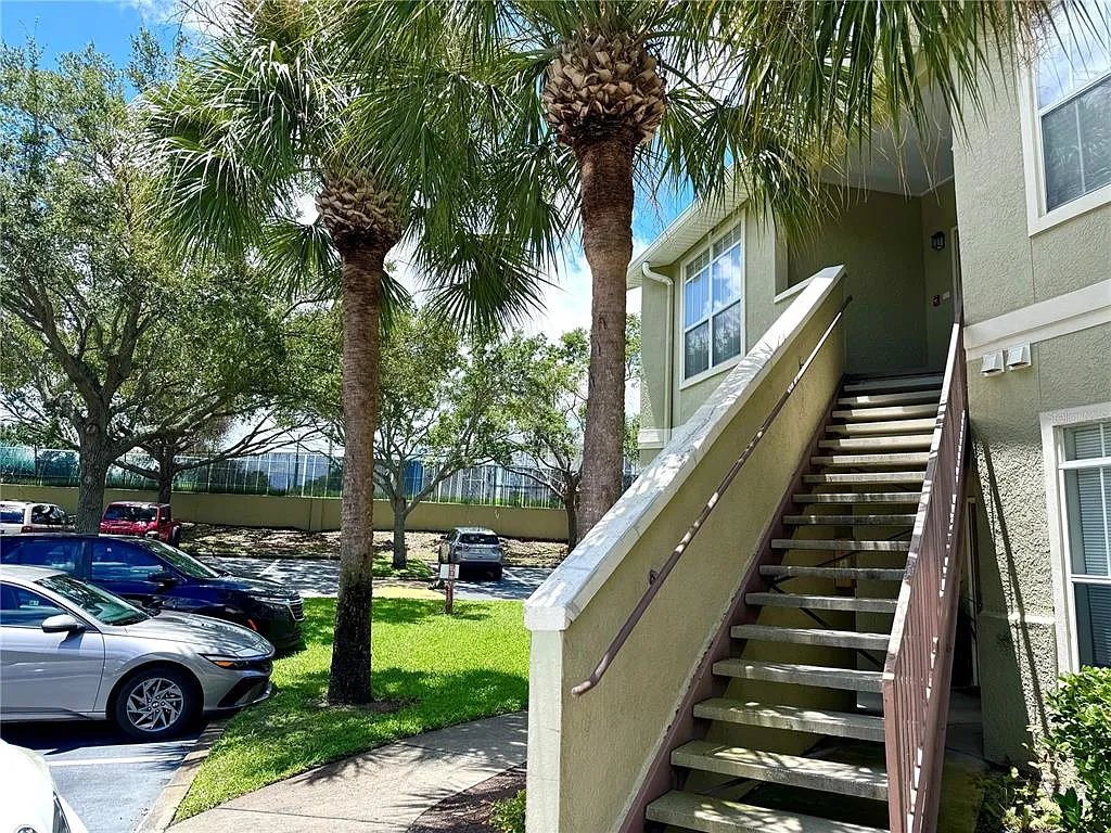 1 bed, 1.0 bath, 701 sqft, $1,350 — Photo 2