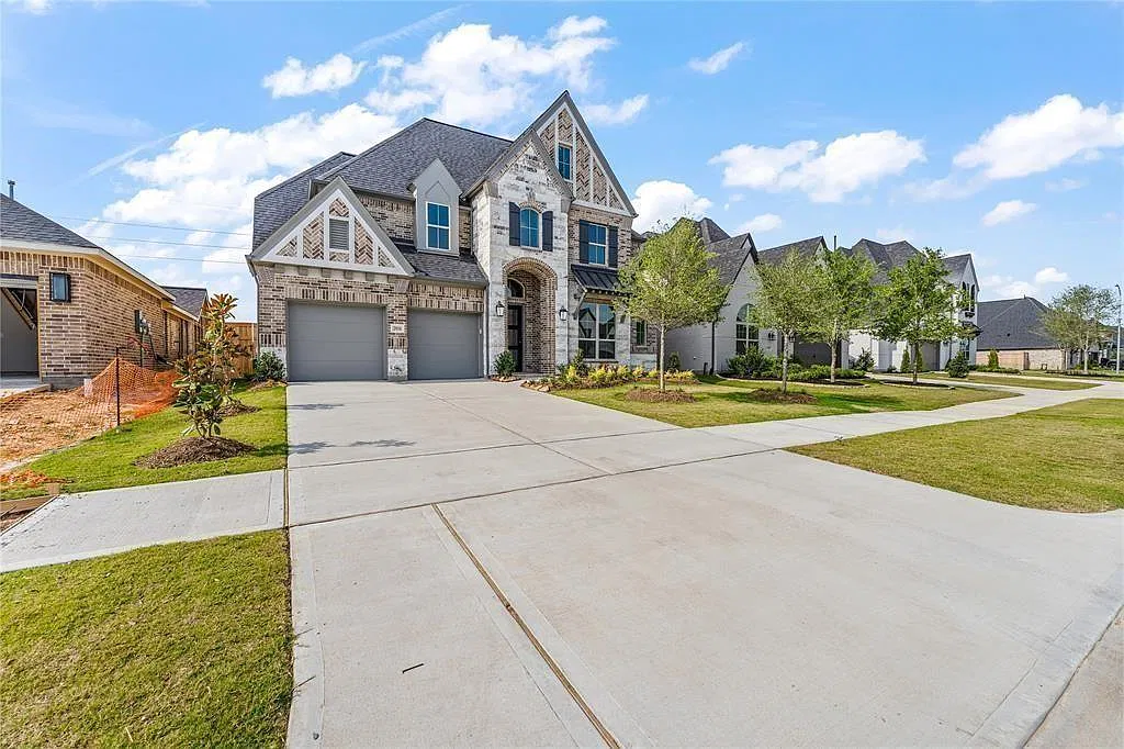 4 bed, 3.5 bath, 3517 sqft, $3,800 — Photo 3