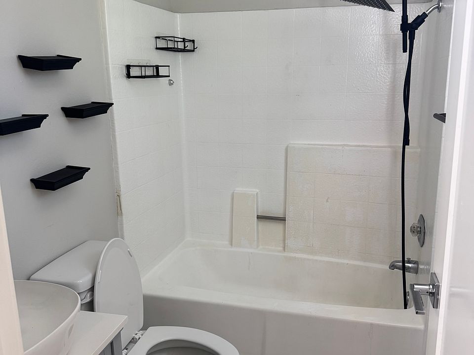 1st image of 28823 Kenroy Ave
