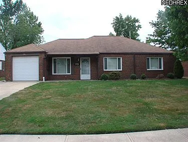 721 Willow Dr photo 1