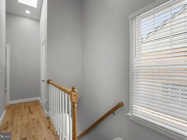 10 Loganwood Ct — Photo 16