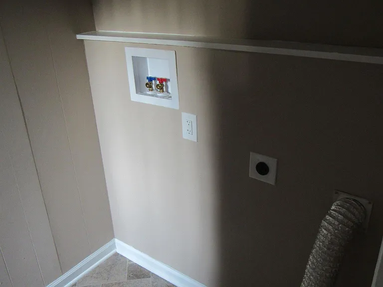 619 Mull Ave — Photo 15
