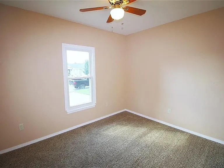 213 Cherokee Ln — Photo 13
