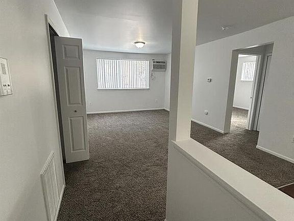 5th image of 721 Green Rd APT 210