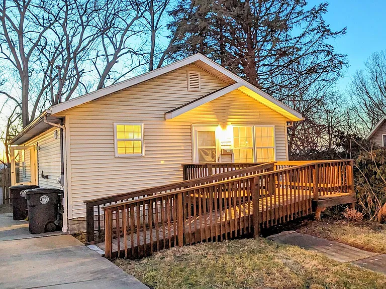 468 Gibbs Rd — Photo 1