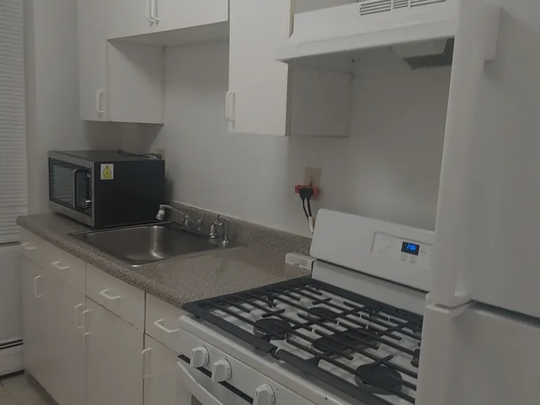 207 Bayview Ave #1D — Photo 2