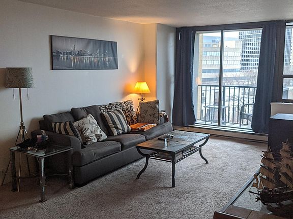 2nd image of 2740 N Pine Grove Ave APT 7G