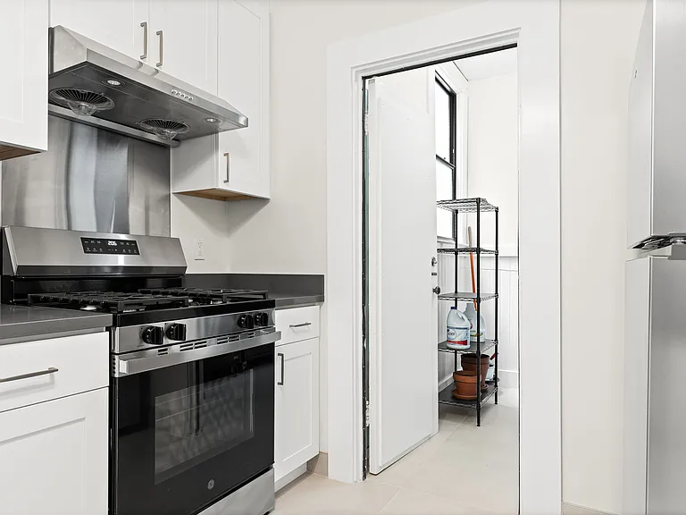 1828-1830 Anza St #3 — Photo 20