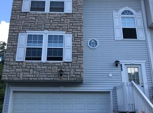 142 Mountain Dr, Carnegie, PA 15106