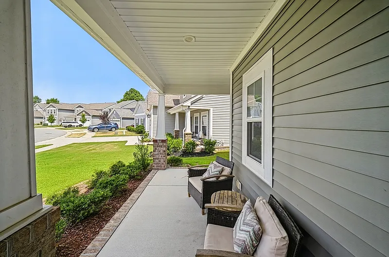 3 bed, 2.5 bath, 2694 sqft, $3,000 — Photo 2