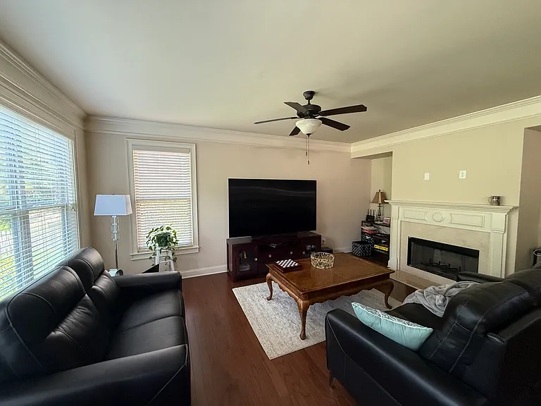 1630 Gallant Fox Ln — Photo 3