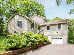 71 Rose Hill Rd, Southampton, NY 11968