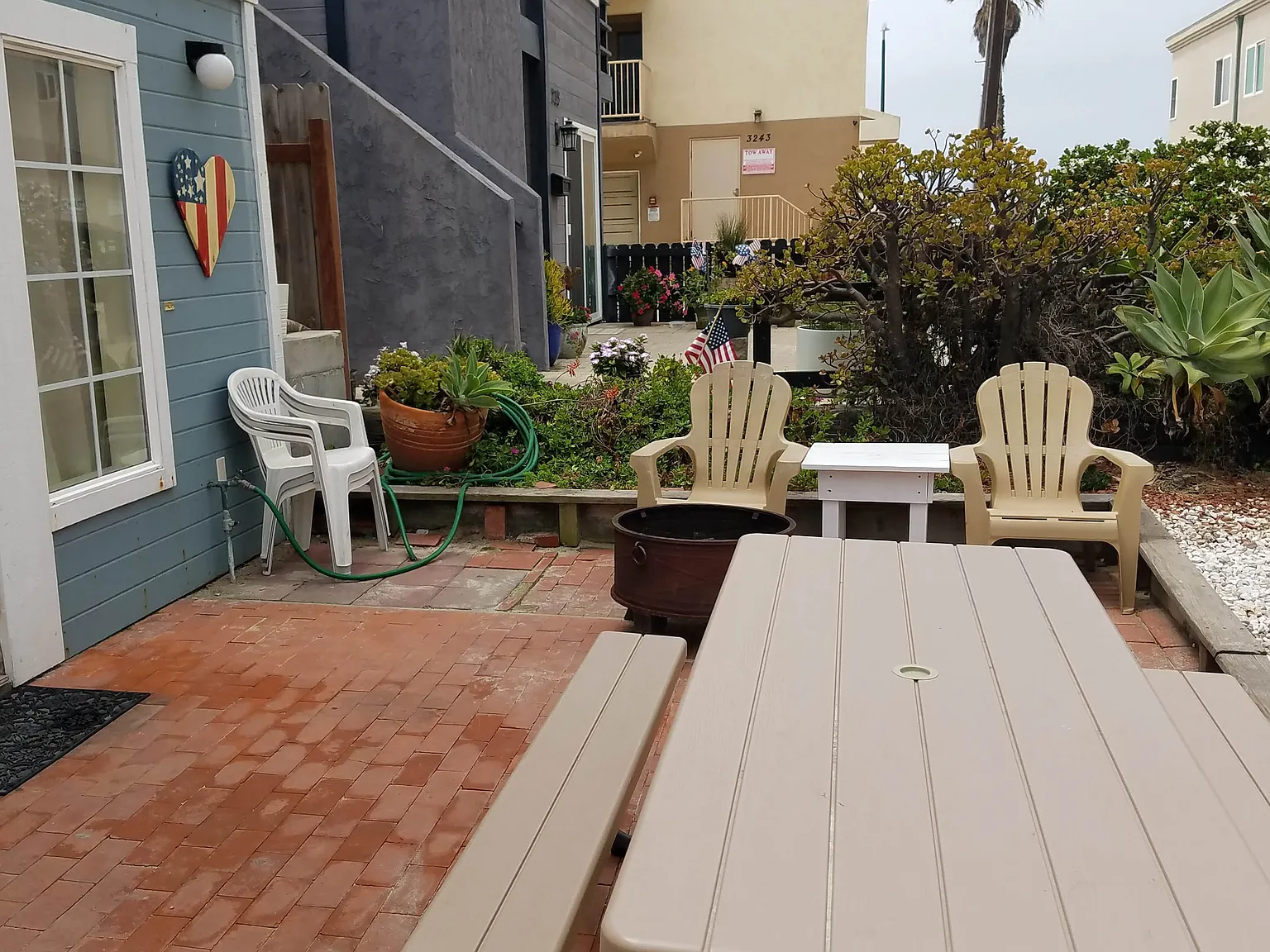 3 bed, 2.5 bath, 1340 sqft, $6,000 — Photo 2