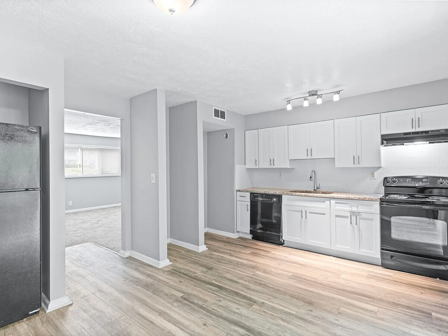 Uphill Flats- 1, 2 & 3 Bedrooms — Photo 4