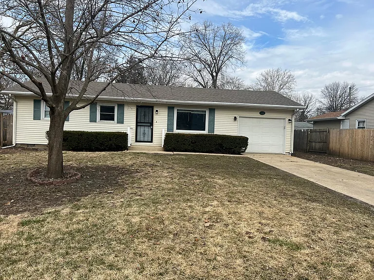 1418 Dobbins Dr — Photo 2