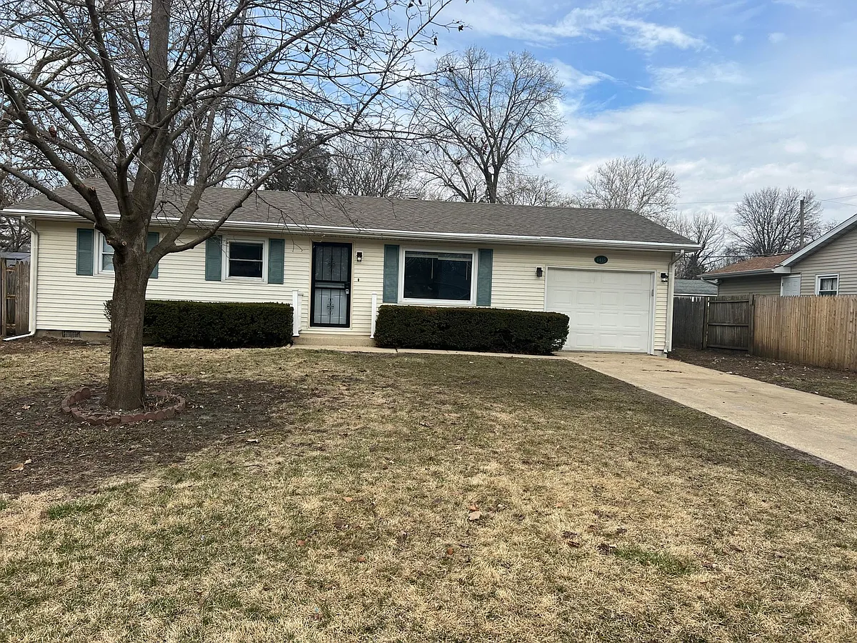 Building Photo - 1418 Dobbins Dr