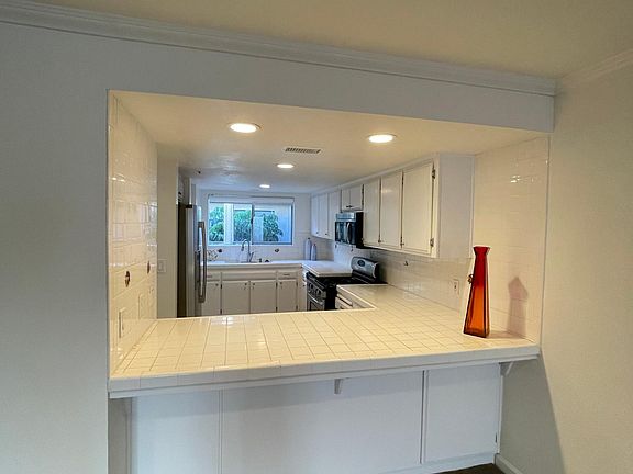 5th image of 961 E California Blvd Unit 224