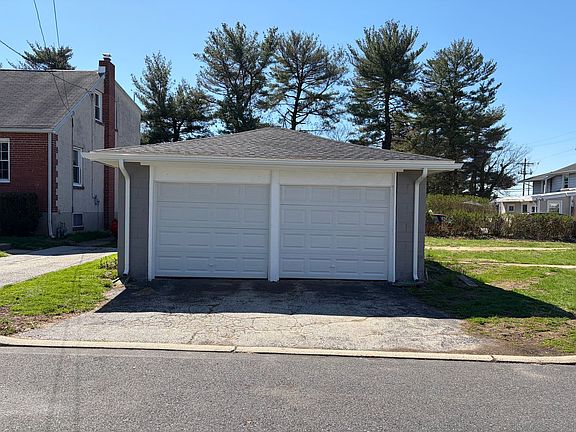 5th image of 332 Fairview Rd
