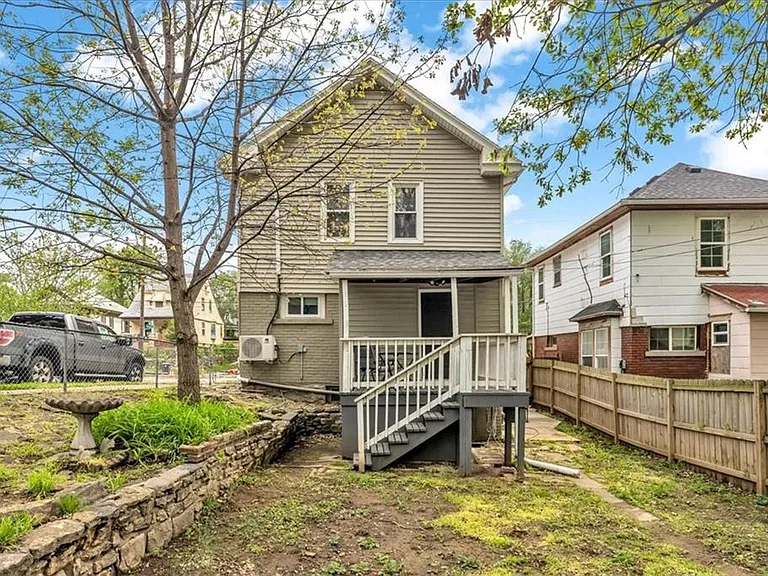 200 Monroe Ave — Photo 15