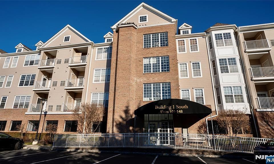 1st image of 113 Cory Ln #113