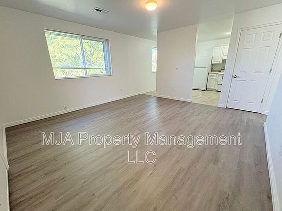 3rd image of 2523 S Lakecrest Dr #3