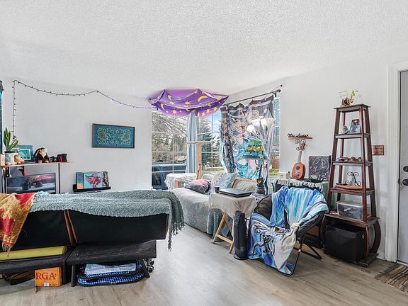 5th image of 4019 W Francis Ave