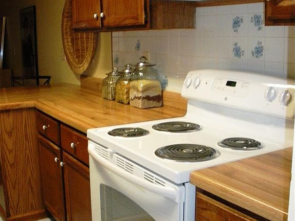 5th image of 305 Country Club Villa Dr