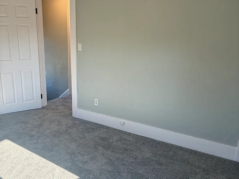 1086 Joy Ave — Photo 19