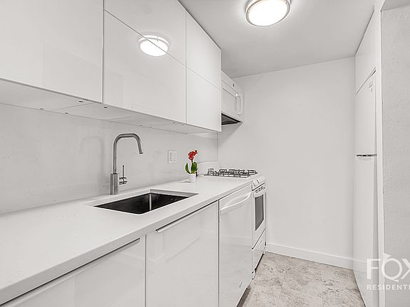 4th image of 801 Broadway #318