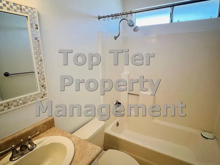 663 Cedar St — Photo 10