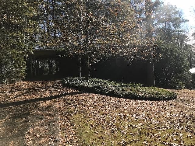 1st image of 3845 Hillcrest Dr SE