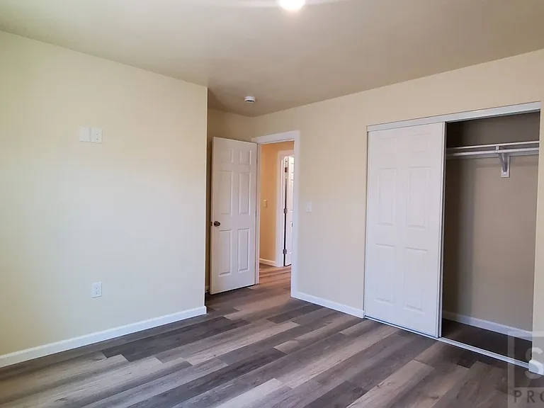 1390 Yale Pl — Photo 16