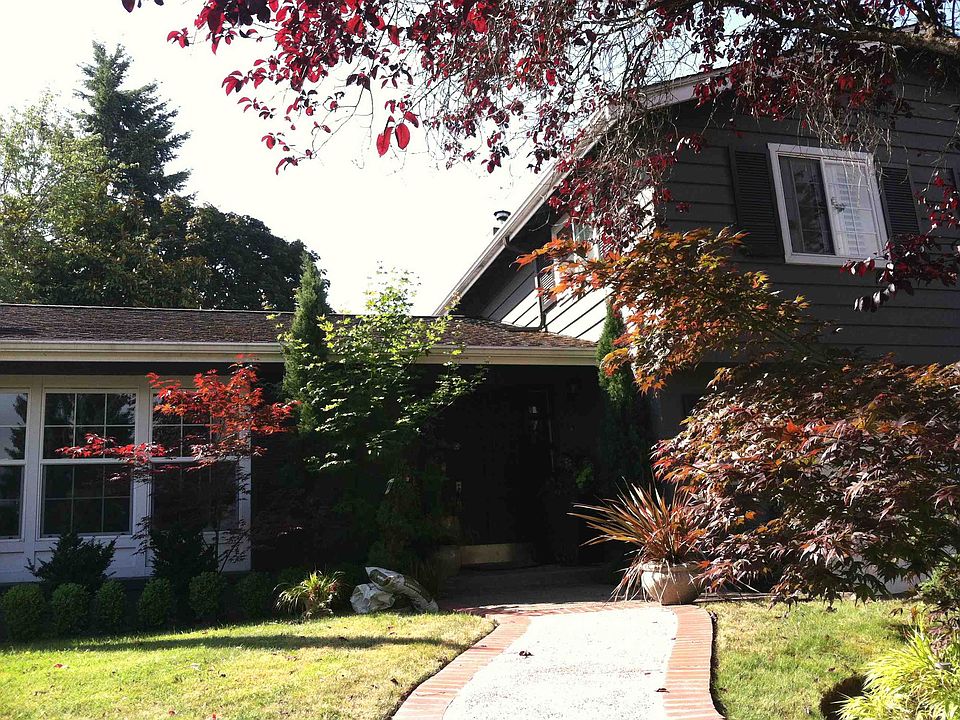 2nd image of 6511 NE 61st St