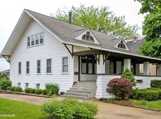 902 N Hart St, Harvard, IL 60033