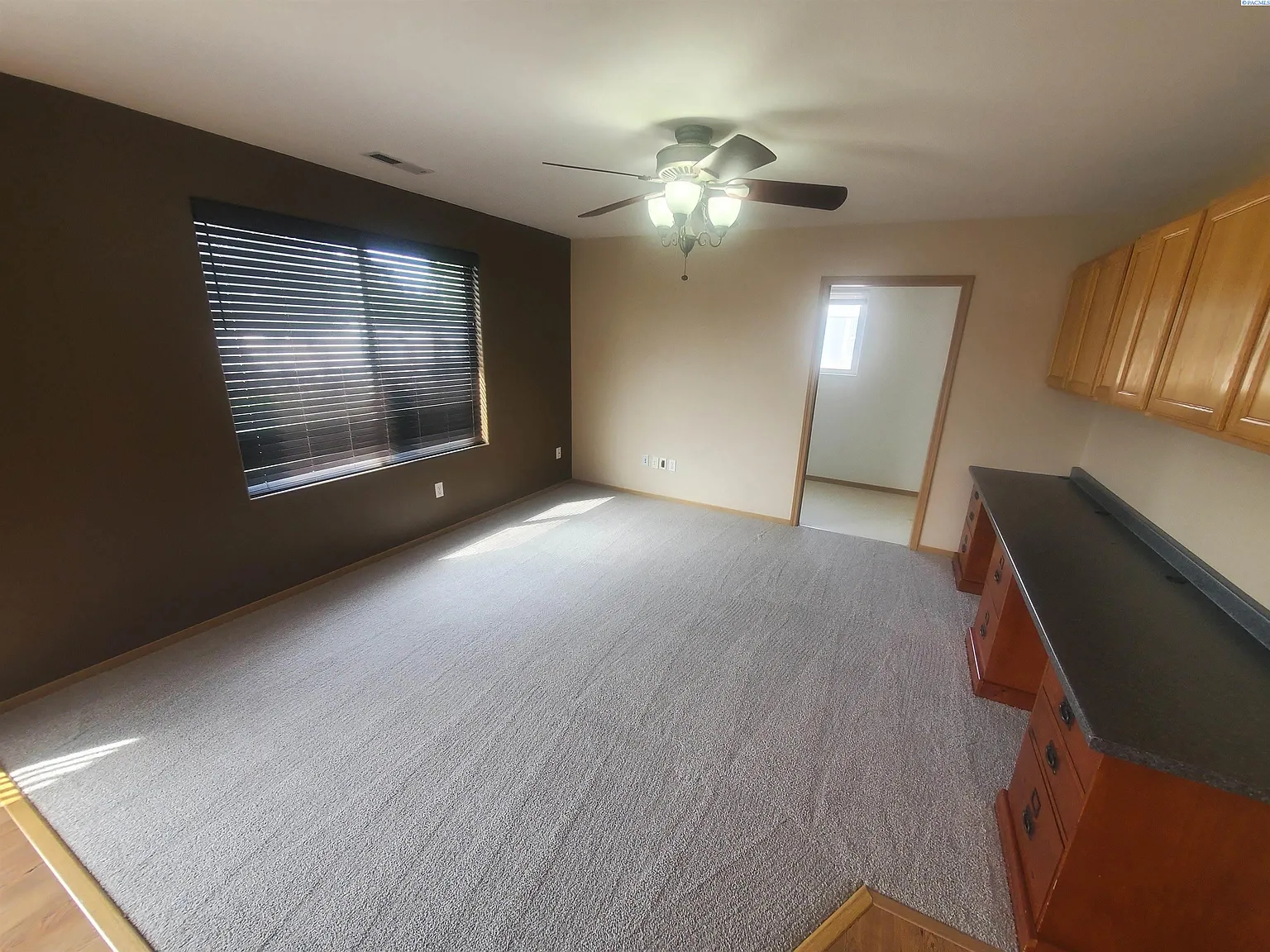 3 bed, 2.0 bath, 1482 sqft, $1,995 — Photo 4