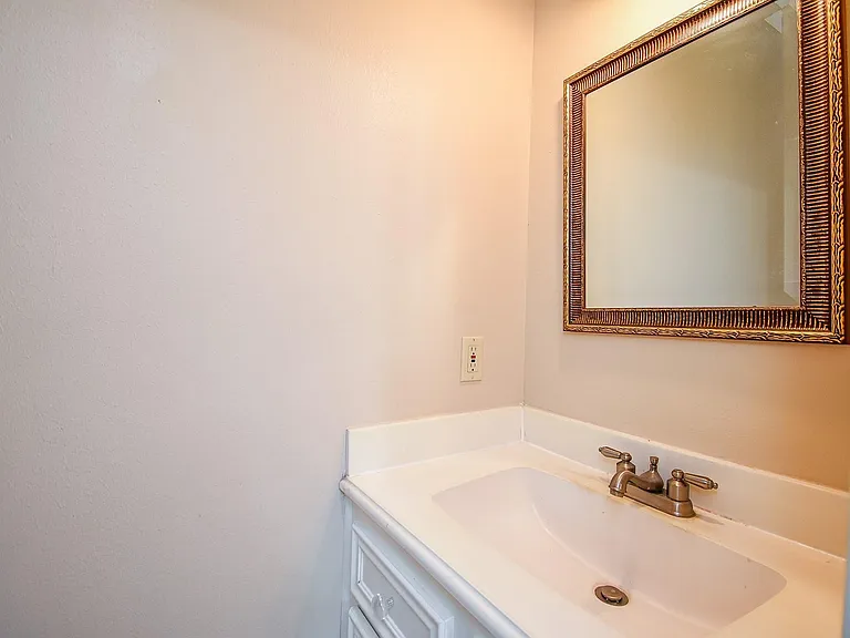 910 Shillington Dr — Photo 25