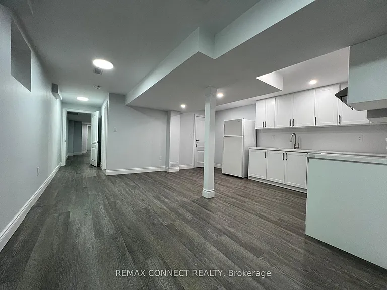 8 Evanwood Cres #BASEMENT — Photo 9