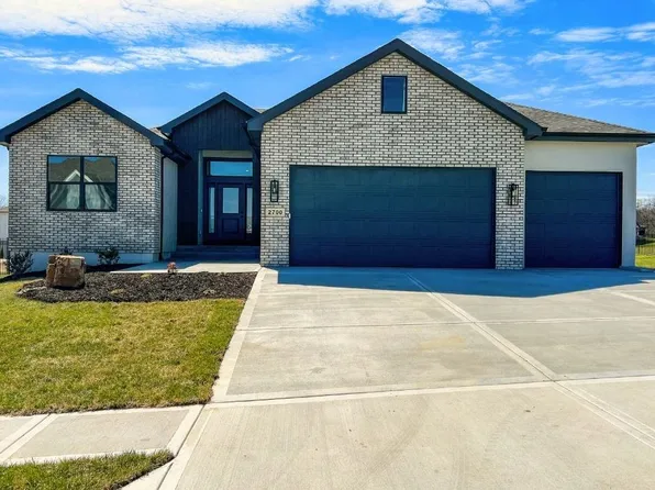 2700 NE Wheatley Dr, Blue Springs, MO 64029