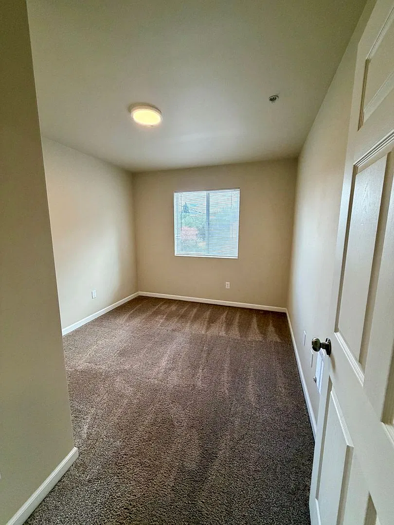 475 North Elliott — Photo 4