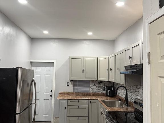 4th image of 2847 N Mascher St