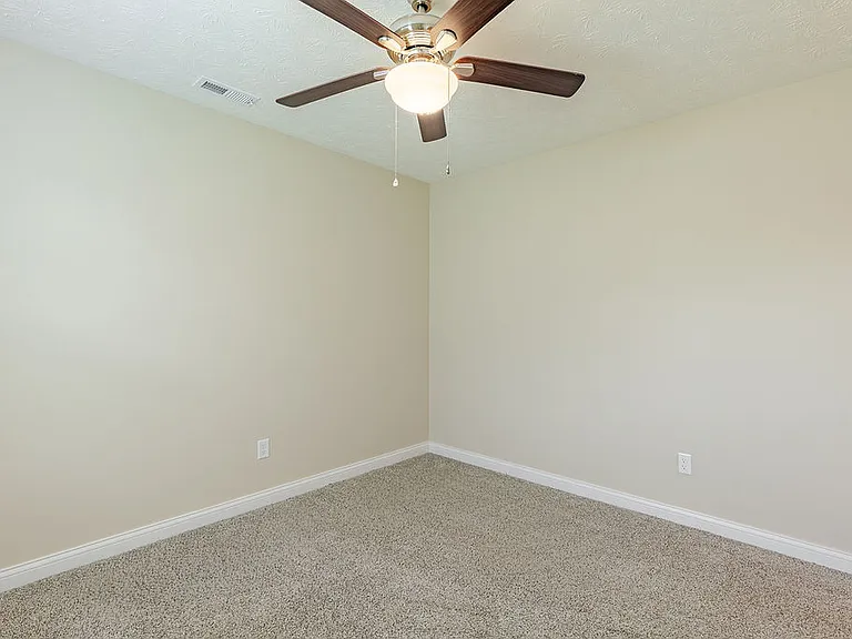 305 Breckinridge Cir — Photo 36