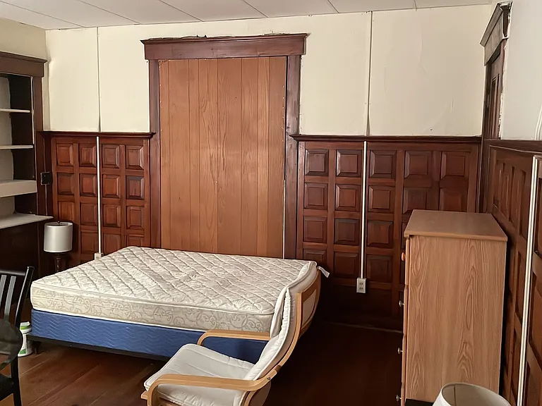 502 W Elm St — Photo 4