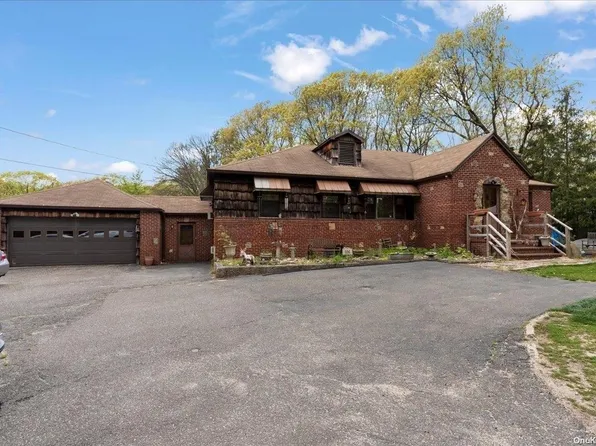 60 Meadow Glen Road, Northport, NY 11768