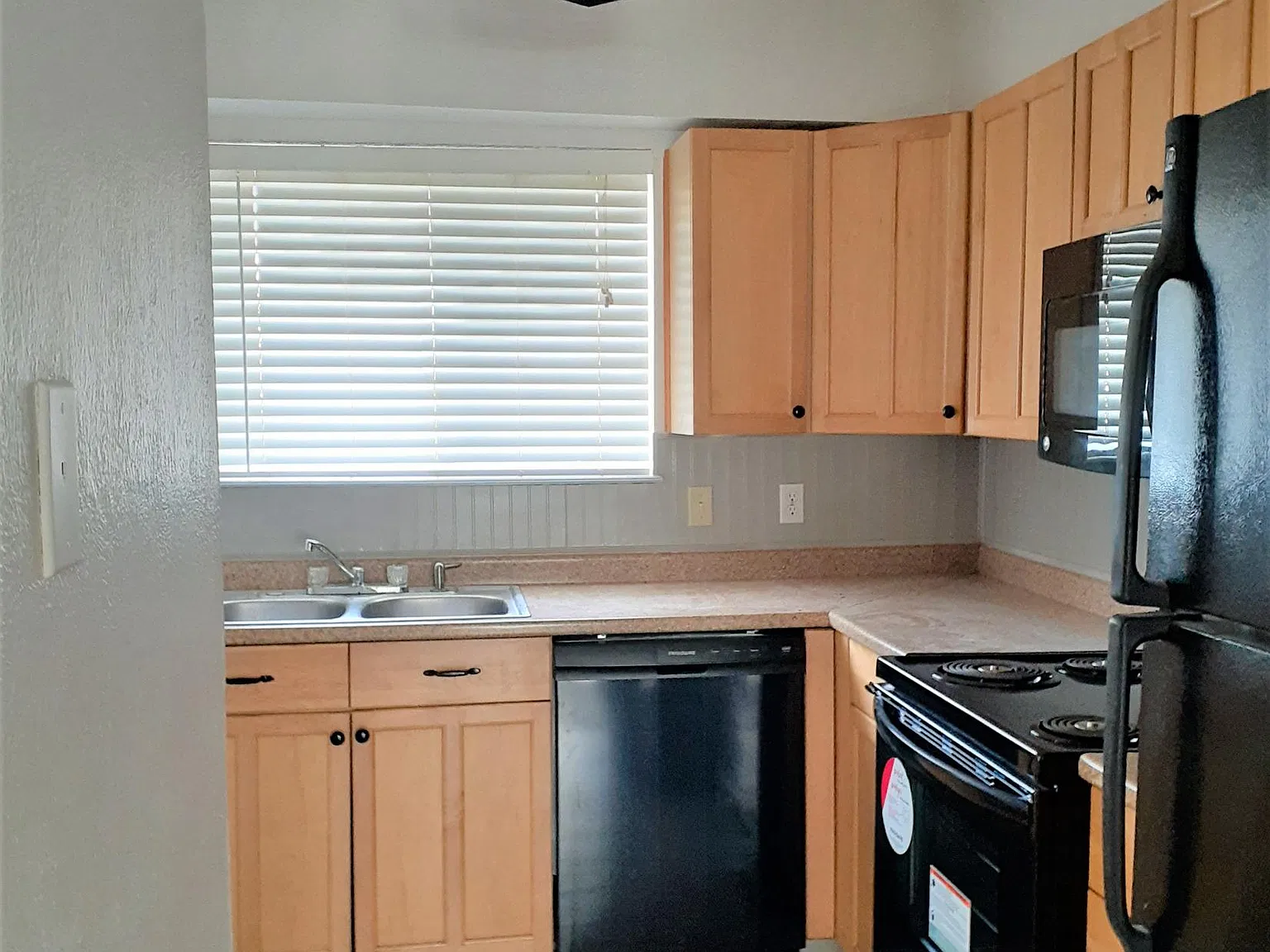 3 bed, 2.5 bath, 1200 sqft, $1,250 — Photo 4