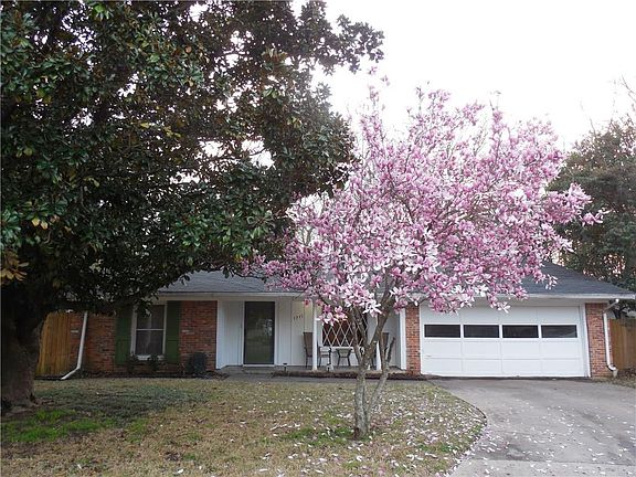 3rd image of 1711 Lexington Cir