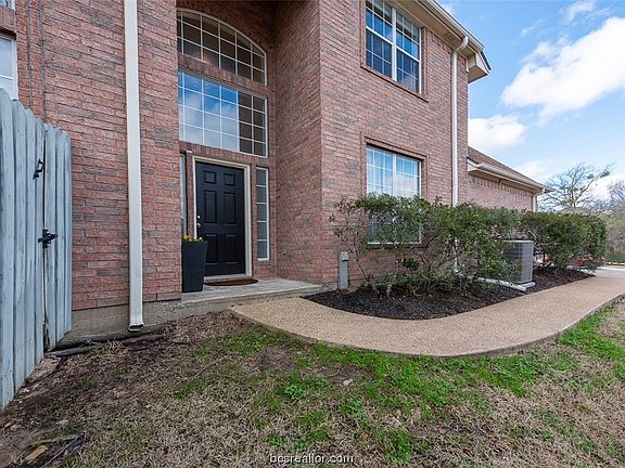 3rd image of 301 Chimney Hill Dr