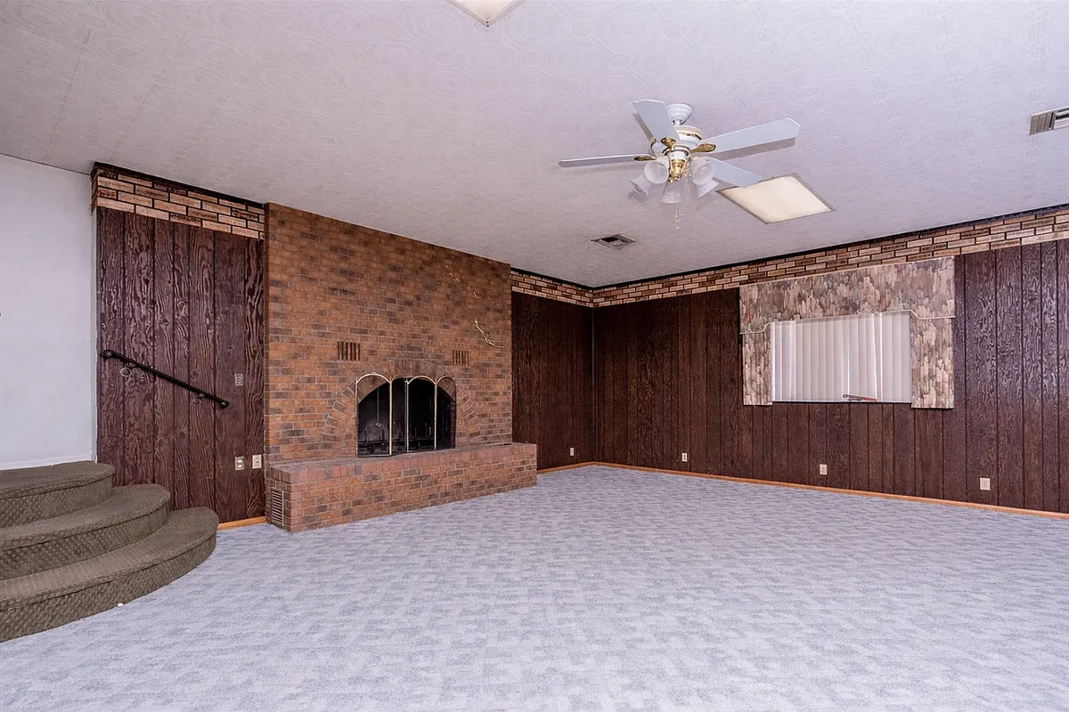 Building Photo - 5185 Sun Valley Dr