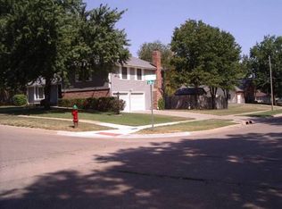 5716 SW Smith Pl, Topeka, KS 66614