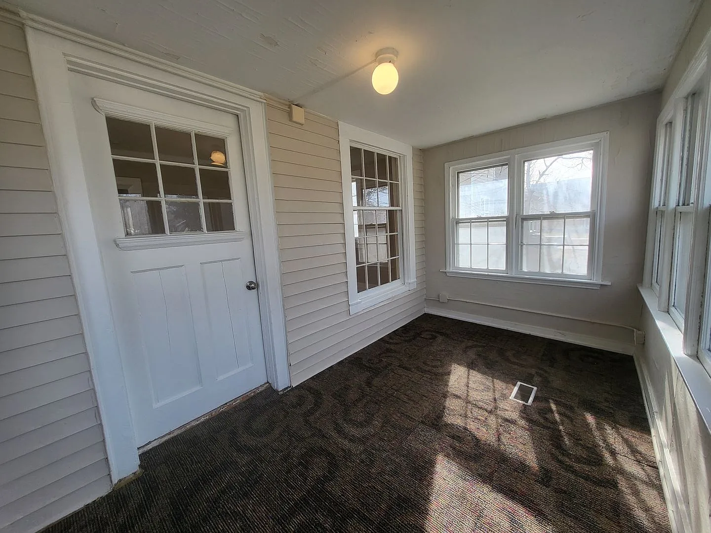 Priced to Lease! — Photo 2