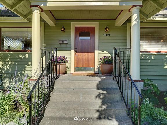 3rd image of 1209 N Cedar St